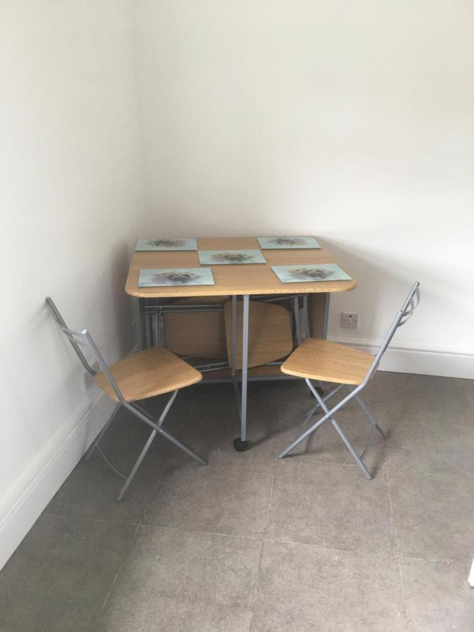 Flat 2 Opposite Travel Lodge كولوين باي المظهر الخارجي الصورة